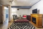 4637 Martha St_047