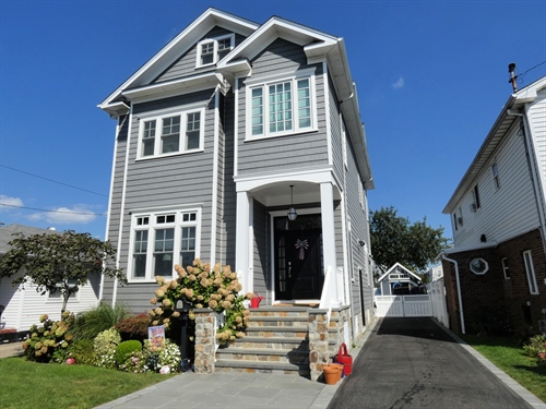 352 Beach 149 Street,  Neponsit, NY 11694