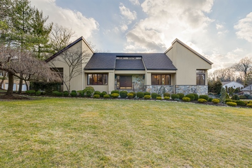 2 Vale Place,  North Caldwell, NJ 07006
