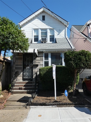 92-13 92 Avenue,  Woodhaven, NY 11421