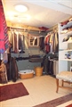 21-Walk-In Closet