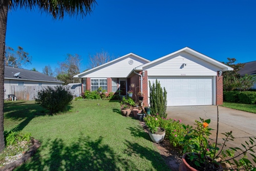 9450 Parker Place Drive,  Navarre, FL 32566