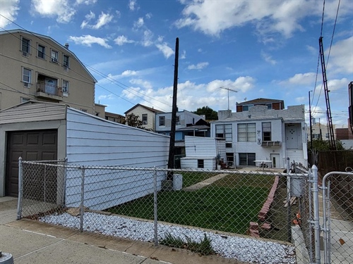 18 28 Avenue,  Brooklyn, NY 11214