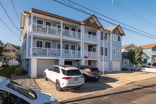329 W 17th St Unit 329,  Ocean City, NJ 08226
