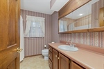 Upper Level Full Bath 
