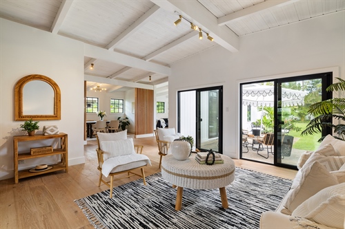 114 Kaelepulu Dr,  Kailua, HI 96734