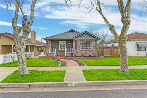 216 Sierra Boulevard,  Roseville, CA 95678