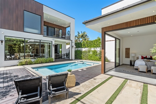 714 N. La Jolla Avenue,  Los Angeles, CA 90046