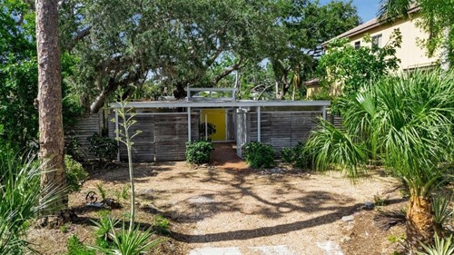 1677 Hyde Park St,  Sarasota, FL 34239