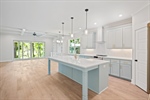 Gorgeous fully equipped kitchen!