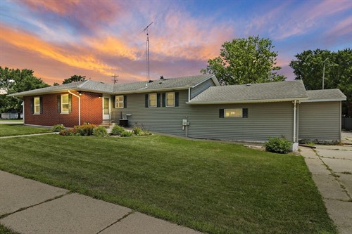 573 W State St,  Burlington, WI 53105
