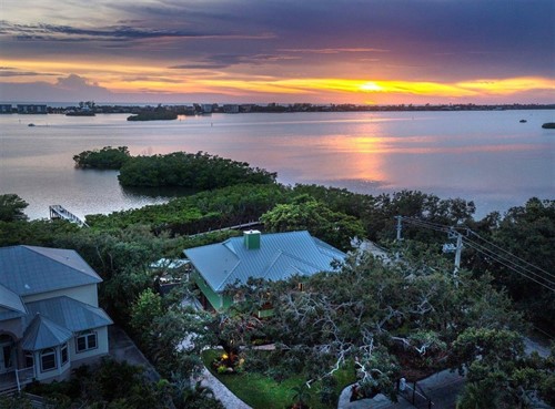 8810 Fishermens Bay Dr,  Sarasota, FL 34231
