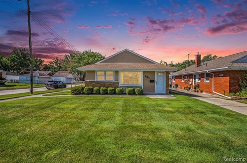 20456 Lennon St,  Harper Woods, MI 48225