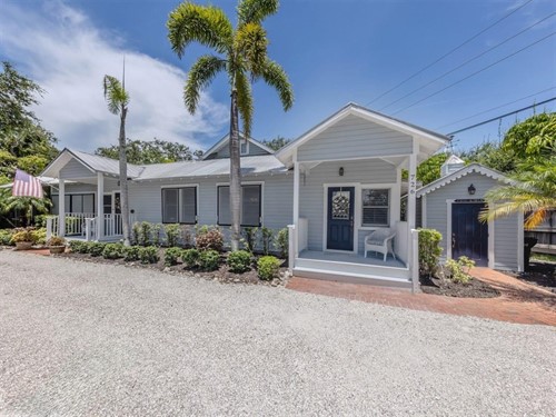 726 Eagle Point Dr,  Venice, FL 34285