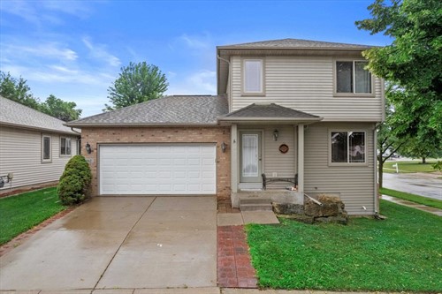 562 Lexington Dr,  Oregon, WI 53575