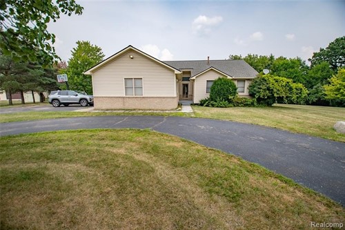 808 Vivian Ln,  Oxford Township, MI 48371