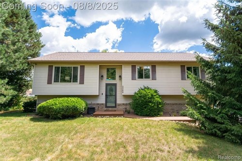 3300 N Duck Lake Rd,  Highland, MI 48356