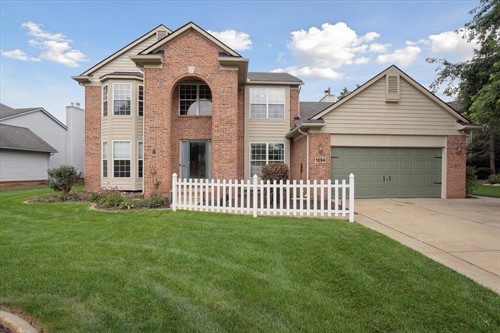 1894 Twin Sun Cir,  Walled Lake, MI 48390