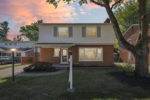 20736 Christine Ct,  Grosse Pointe Woods, MI 48236