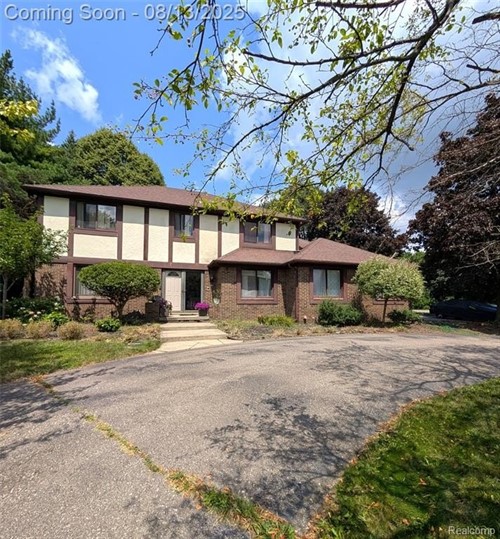 6020 Fairbrook Dr,  West Bloomfield Township, MI 48322