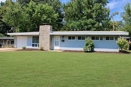 613 Fieldcrest Dr.,  Webster Groves, MO 63126