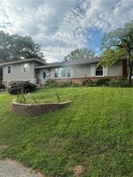 1504 NE 51st St,  Kansas City, MO 64118