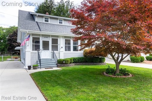21903 Elmway St,  Clinton Township, MI 48035