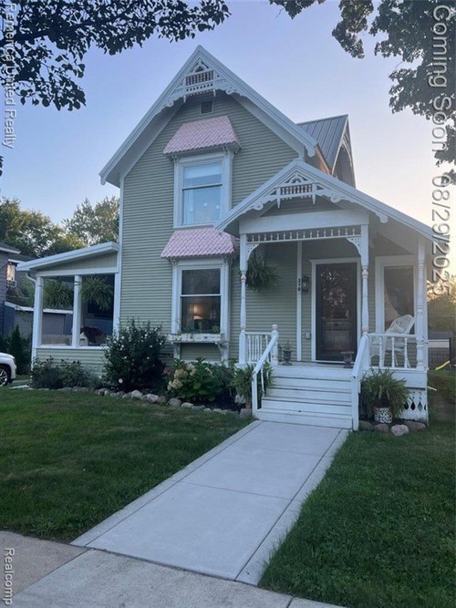 310 S Grand Ave,  Fowlerville, MI 48836