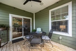 Seamless indooroutdoor dining