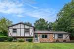 621 Vincent St,  Pinckney Vlg, MI 48169