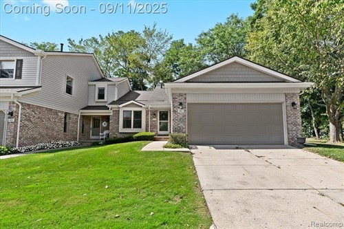 657 Woodside Dr,  Milford Vlg, MI 48381