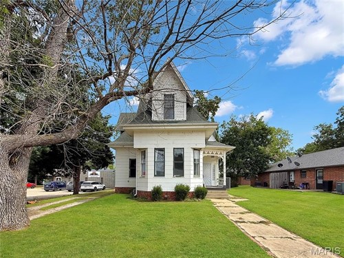 902 N 2nd St,  Clinton, MO 64735