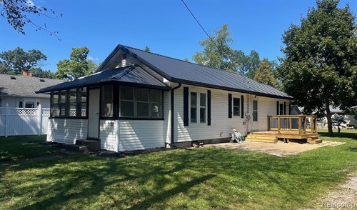 9128 Hickorywood Dr,  White Lake, MI 48386