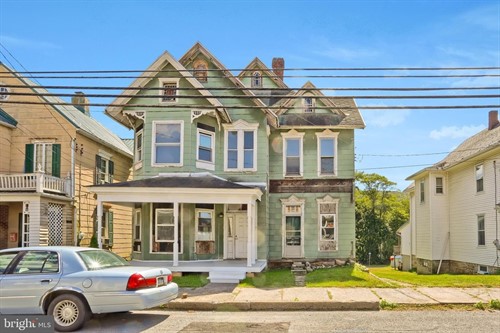 304-306 E Market St,  Williamstown, PA 17098