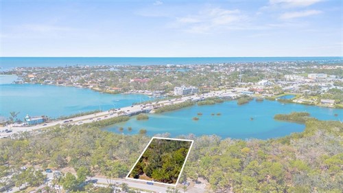 Pocono Trl E,  Nokomis, FL 34275