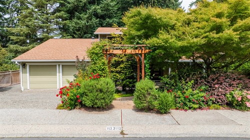 10310 117th Pl NE,  Kirkland, WA 98033