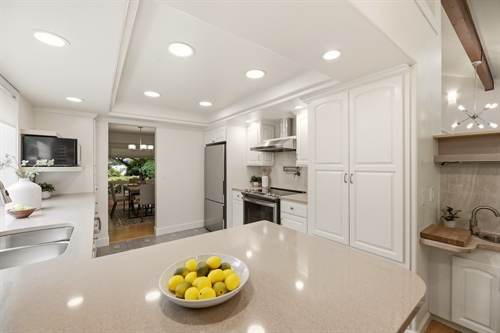 18 Kitchen