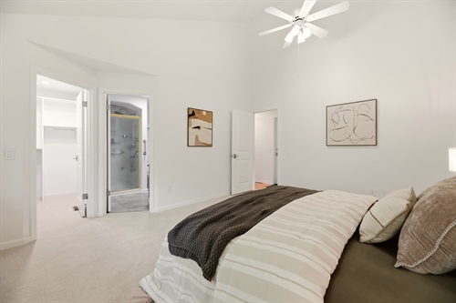 31 Primary Bedrm w In Suite Bathroom  Walk In Closet