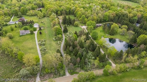 2739 Lakeridge,  Wixom, MI 48393