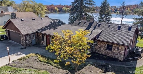 2739 Lakeridge,  Wixom, MI 48393