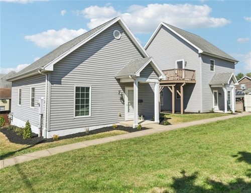 38 Penn Ave,  Irwin, PA 15642
