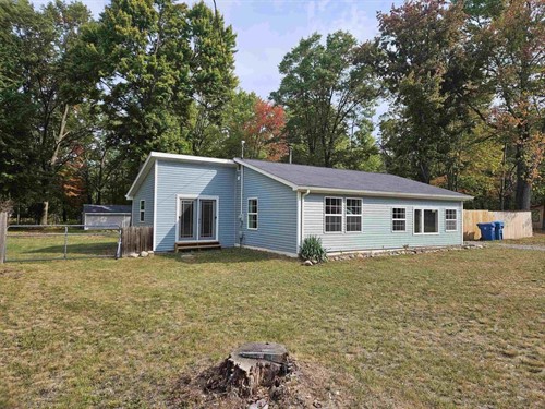 8057 Springwood Lake Rd,  Harrison, MI 48625