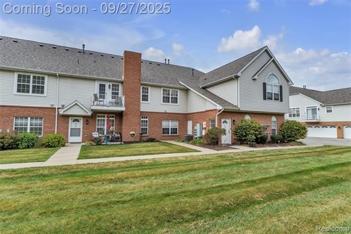 592 Olde English Cir,  Howell, MI 48855
