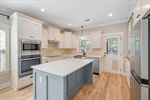 Gorgeous fully equipped kitchen!