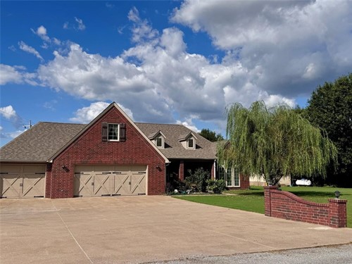 51 Willow Dr,  Pryor, OK 74361
