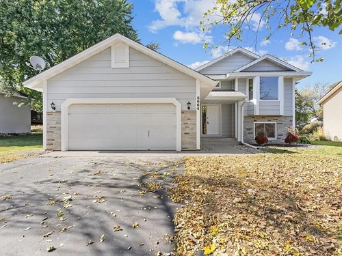 8064 Narcissus St,  Victoria, MN 55386