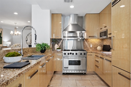 La_Terrasse_Beverly_Hills_447_N_Doheny_Drive_102_Luxury_Condo_Gourmet_Chefs_Kitchen_Viking_Appliances_Granite_Counters 