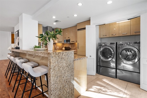 La_Terrasse_Beverly_Hills_447_N_Doheny_Drive_102_Luxury_Condo_Gourmet_Kitchen_Bar_In_Unit_Laundry 