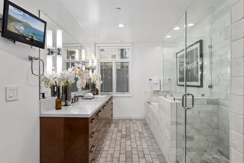 La_Terrasse_Beverly_Hills_447_N_Doheny_Drive_102_Primary_Bathroom_Dual_Sinks_Wide_Angle_Luxury_Condo 