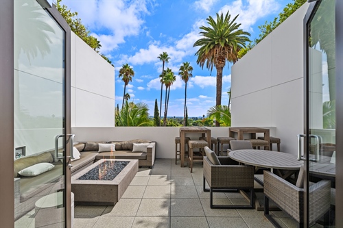 447 N. Doheny Drive #102  Sun Terrace Lounge Recreation area with views - La Terrasse Beverly Hills Condo For Sale